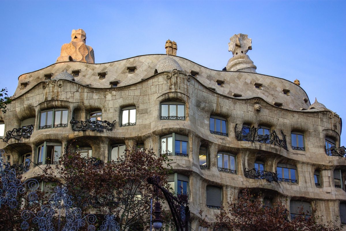 a primeira casa de Gaudí