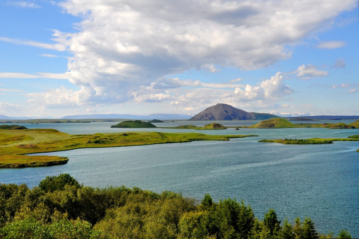 Apreciar a natureza junto ao Lago Mývatn
