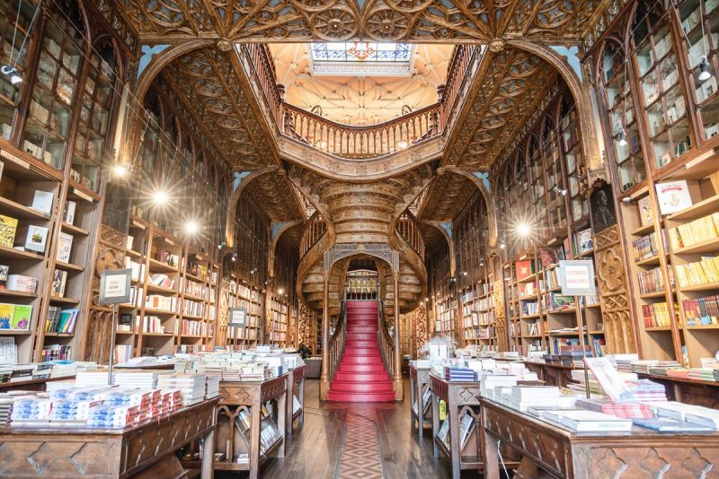 Há uma livraria no Porto que vende 1200 livros por dia