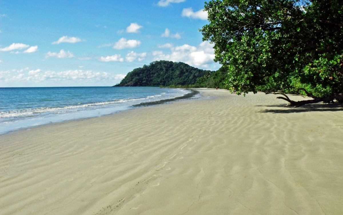Passagem de Ano com sol e areia nos pés