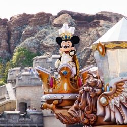 Disneyland Paris e a graça das cores e do movimento
