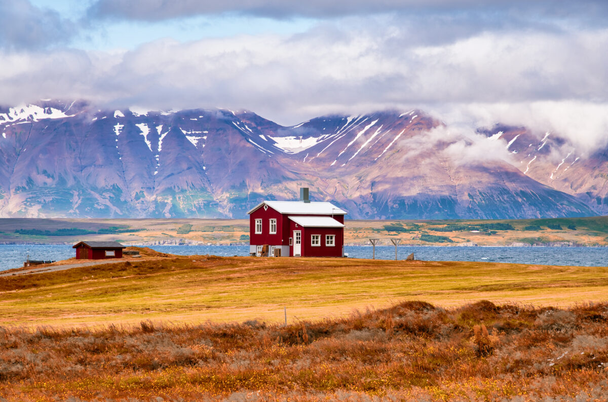 Beautiful,Red,House,With,Mountain,Landscape,In,Autumn,Season,,Iceland.