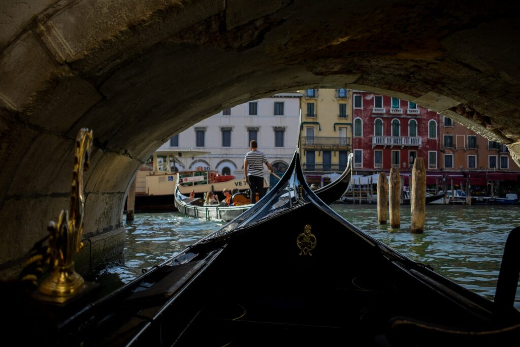 passeio de gondola em veneza, itália