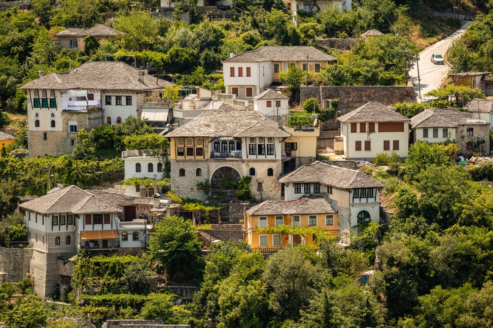 Gjirokastër / Nikola Cedikova / Shutterstock