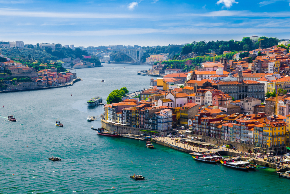 Porto, Portugal, Onde passar a passagem de ano, Porque se solta fogo de artifício na Passagem de Ano?