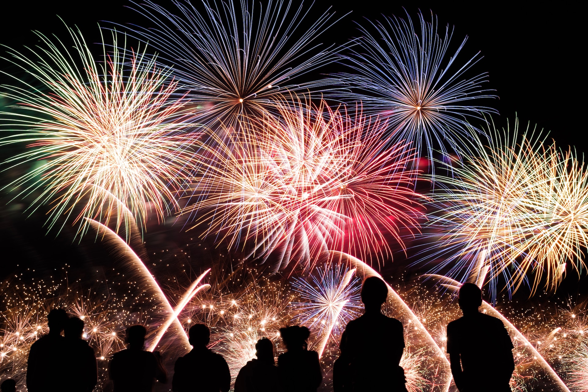 Porque se solta fogo de artifício na Passagem de Ano?