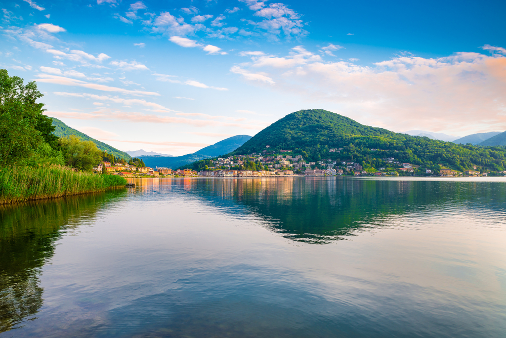 Lago de Lugano, Lagos perto de Milão, Itália 