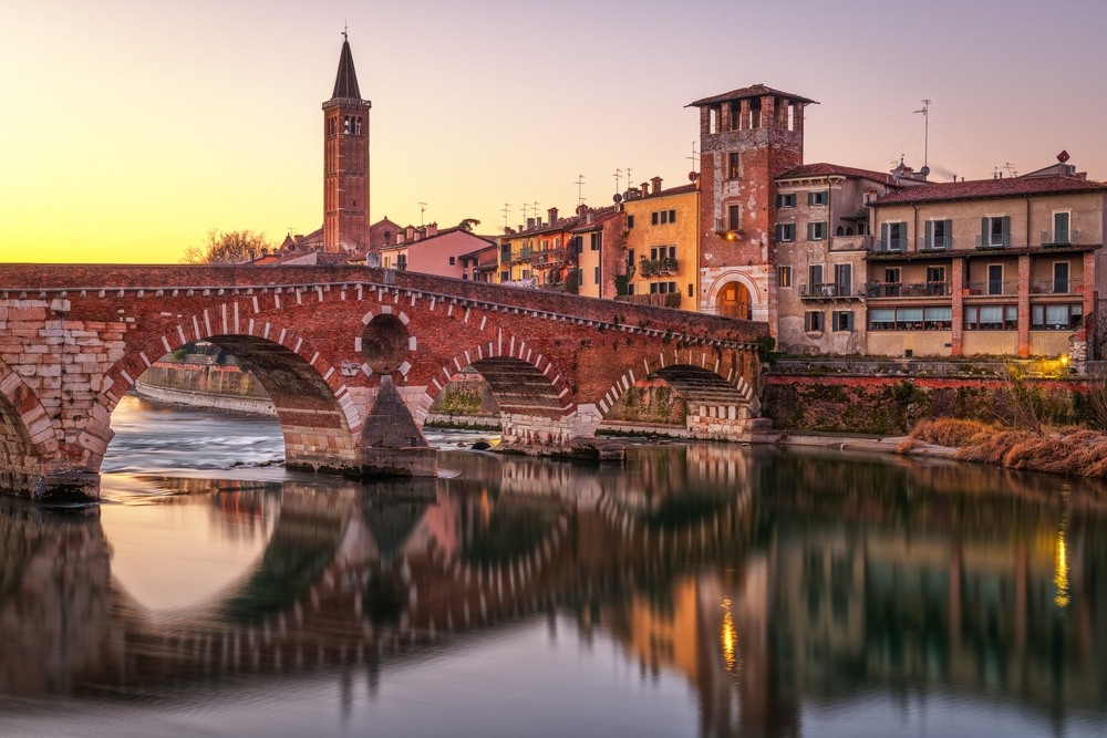 Ponte Pietra, City Break Verona, Itália